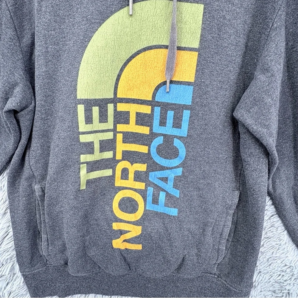 North Face Hoodie Mens Small Gray Spellout Graphic Pullover